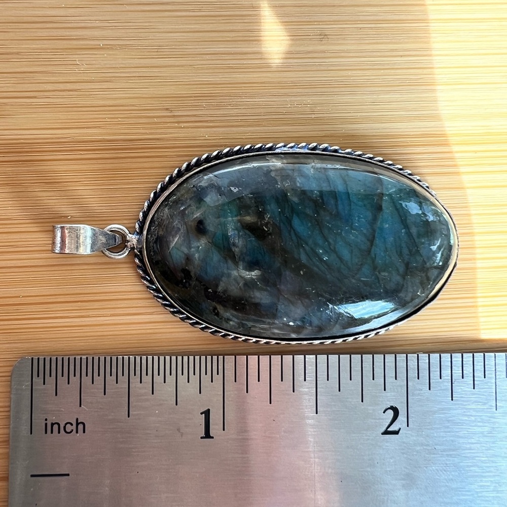 Labradorite Silver Pendant - Picture 5 of 7